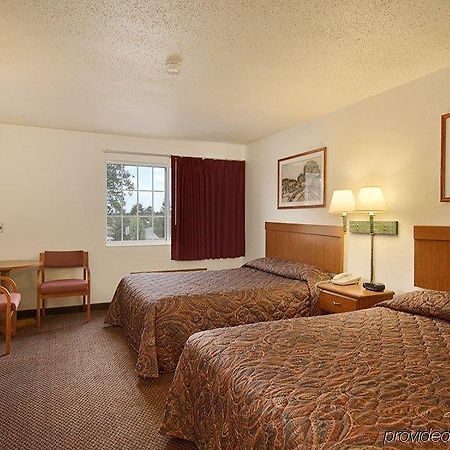 Wamego Inn And Suites Room photo