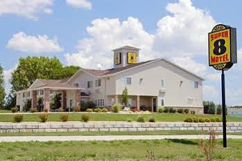 Wamego Inn And Suites Exterior photo