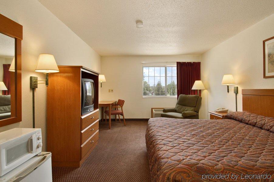 Wamego Inn And Suites Room photo