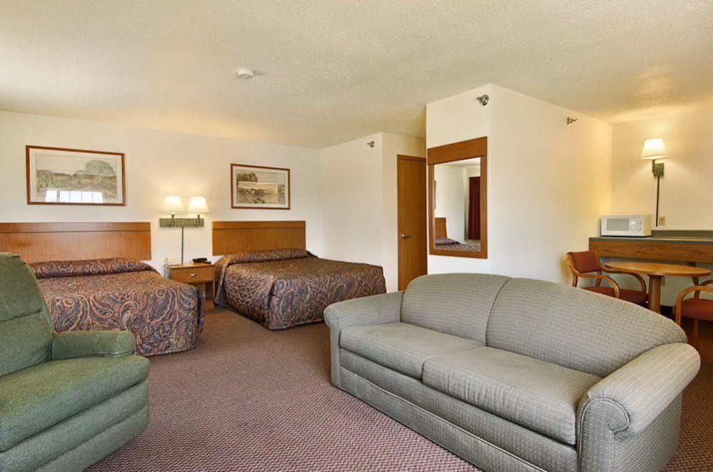 Wamego Inn And Suites Room photo