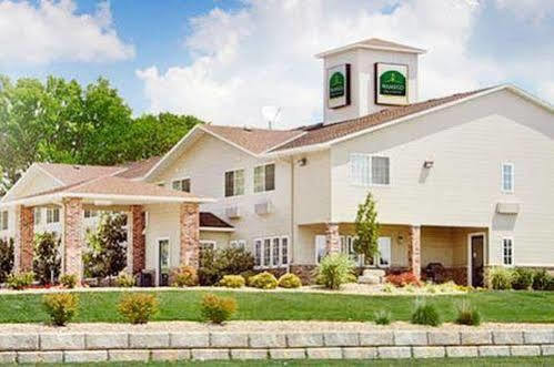 Wamego Inn And Suites Exterior photo